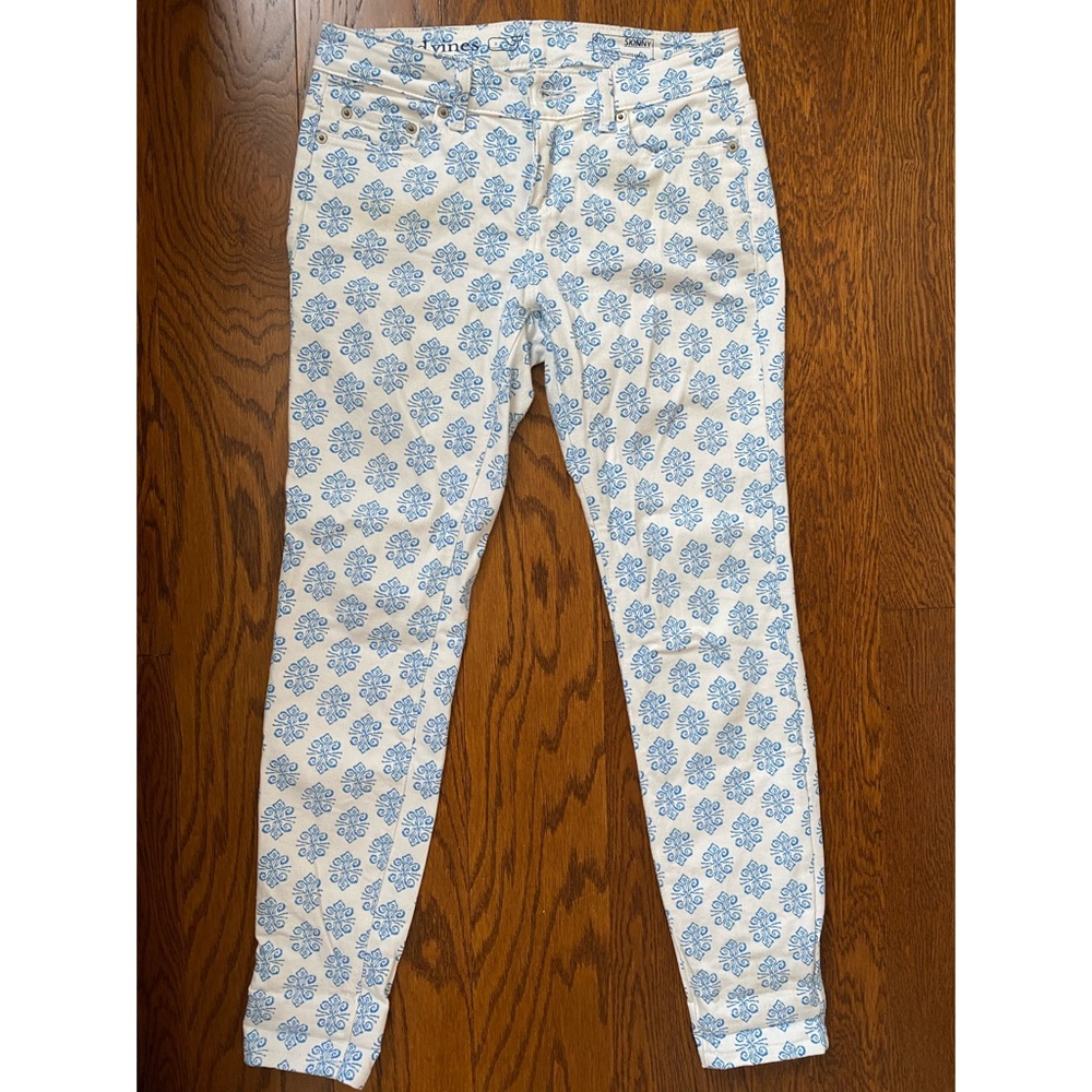 Vineyard Vines size 2 blue and white skinny jeans